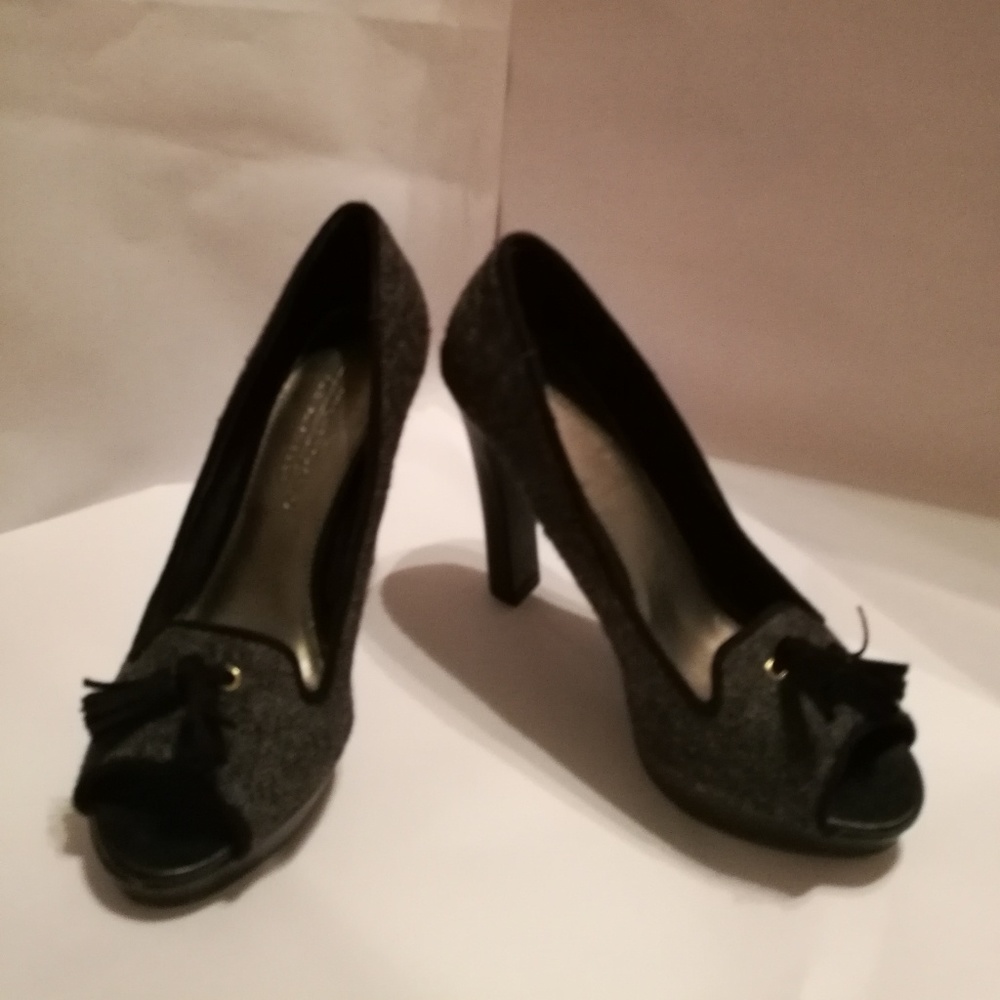 Black and gray tweed Heels
